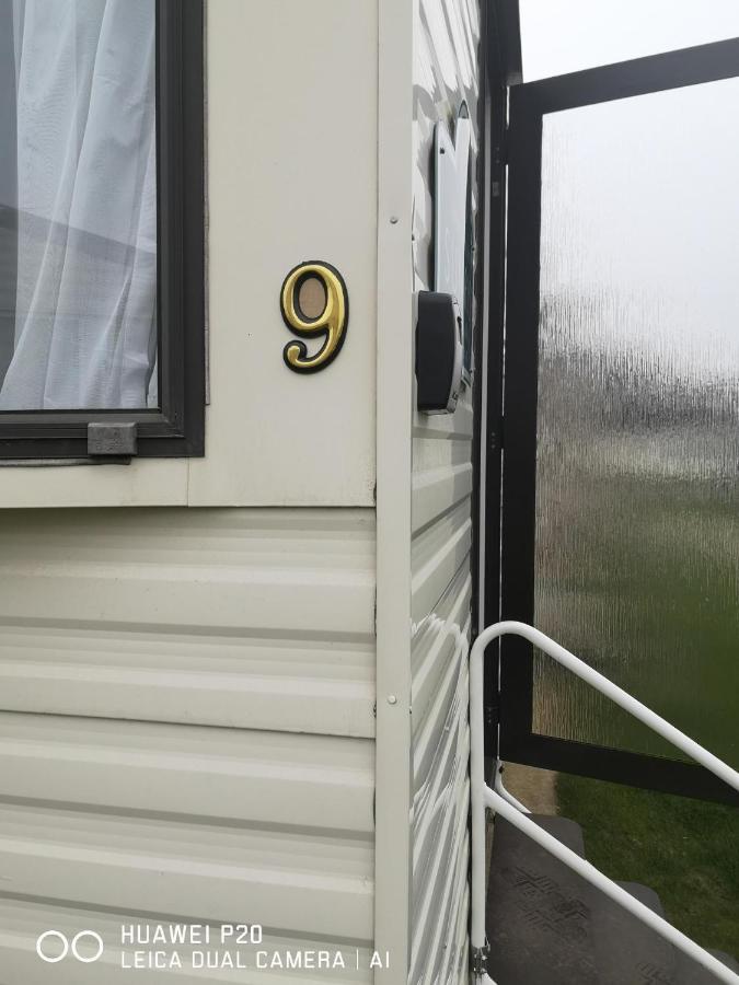 Lovely 2-Bed Caravan In Walton On The Naze מראה חיצוני תמונה